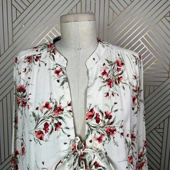 Flynn Skye Get Away Lace Up Front Blouse Day Desire White Red Floral Size US XS - Picture 3 of 12